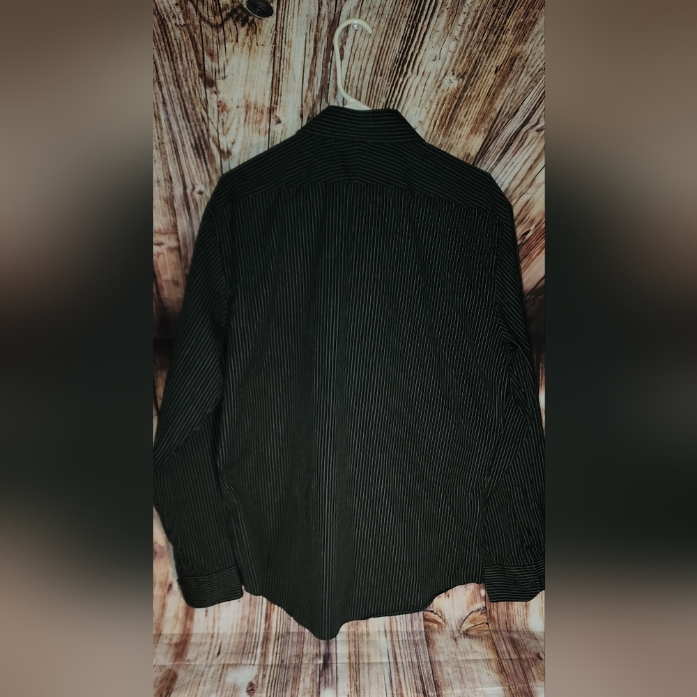 Express button-up shirt - Picture 3 of 4